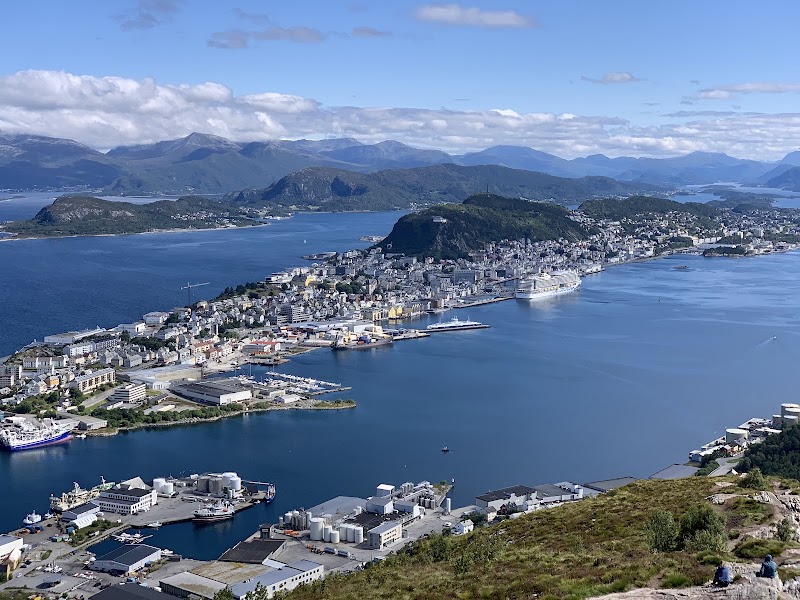 Hike Mount Sukkertoppen