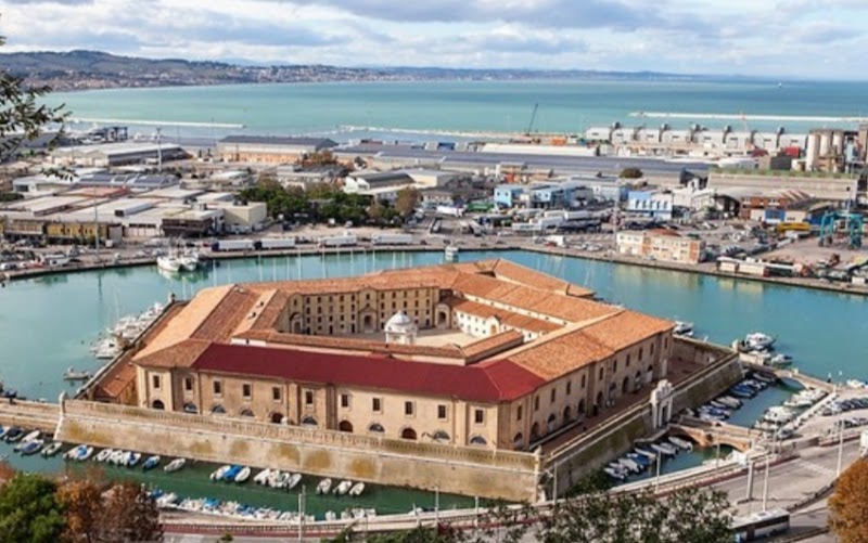 Mole Vanvitelliana (Lazzaretto)