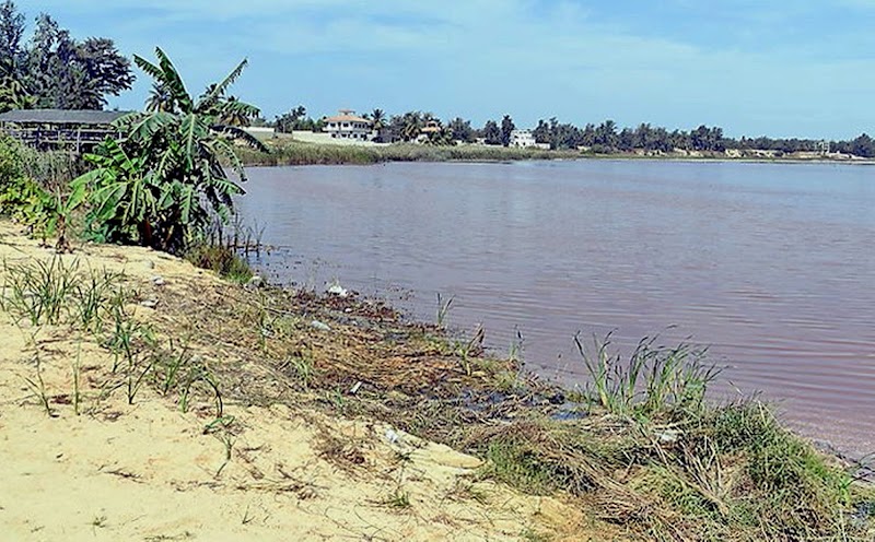 Pink Lake (Lac Rose)