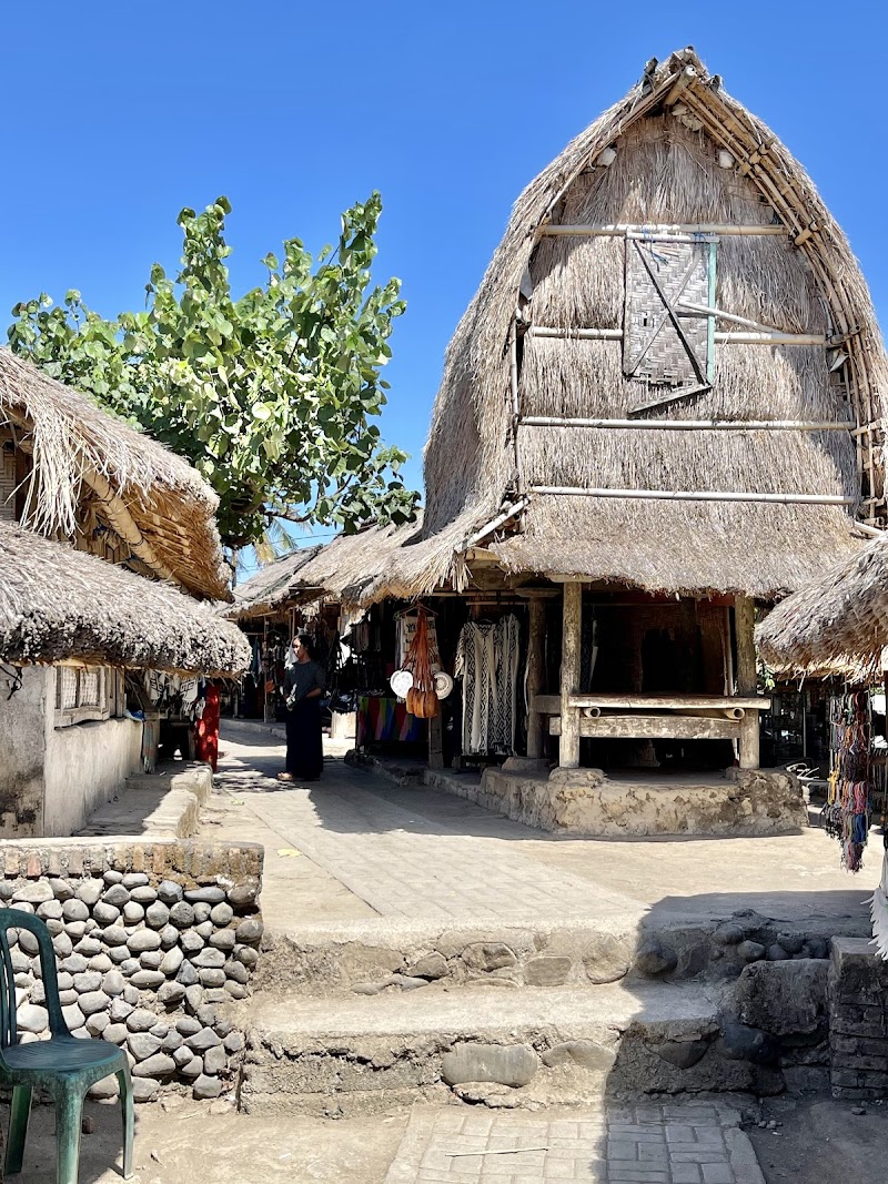Sade Village (nearby Lombok day)