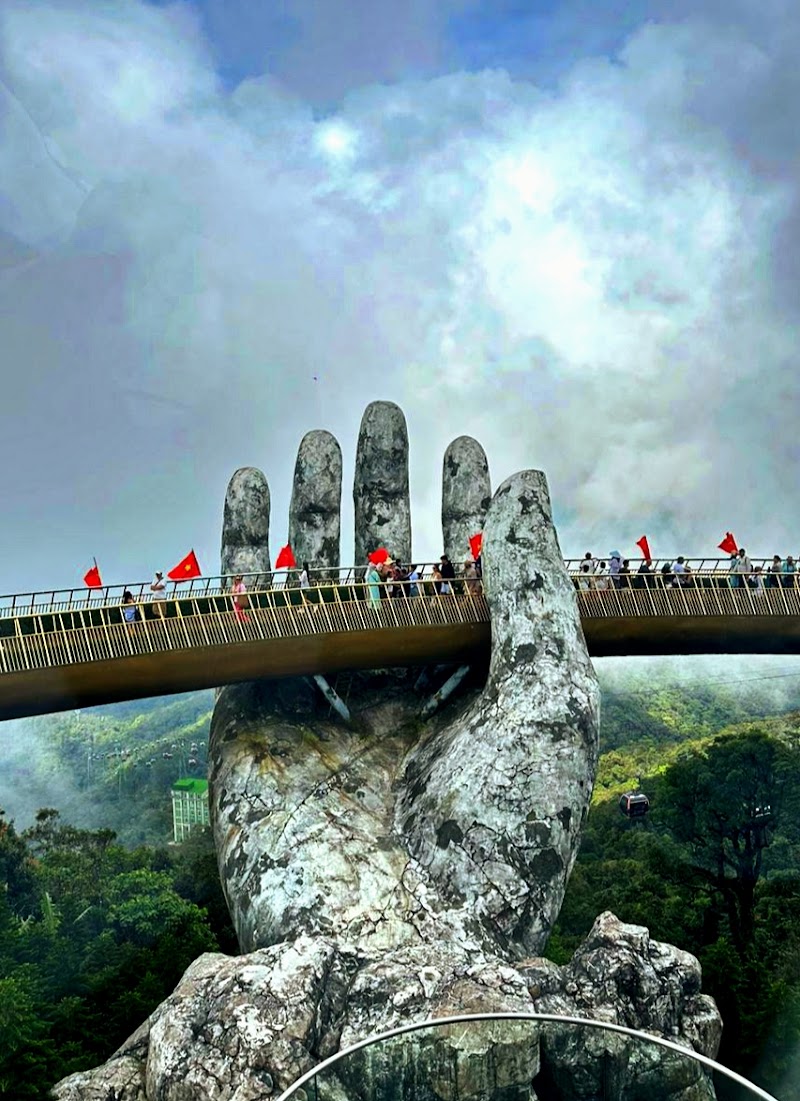 Ba Na Hills Golden Bridge