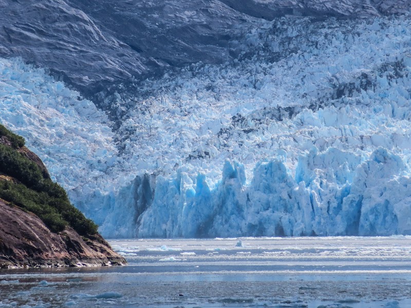 Kayaking in Endicott Arm