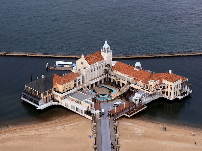 Momochi Seaside Park