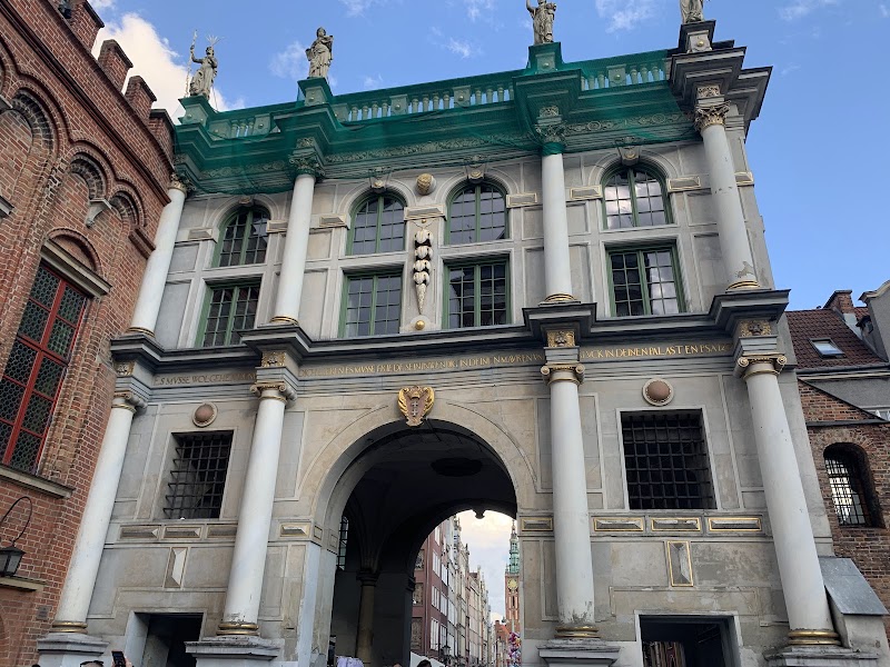 Dluga Gate & Prison Tower
