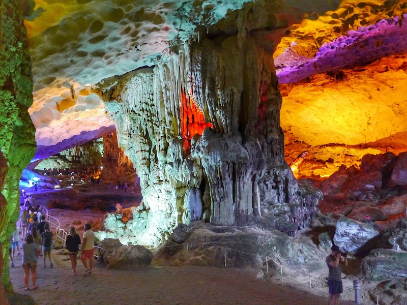 Sung Sot Cave (Surprise Cave)