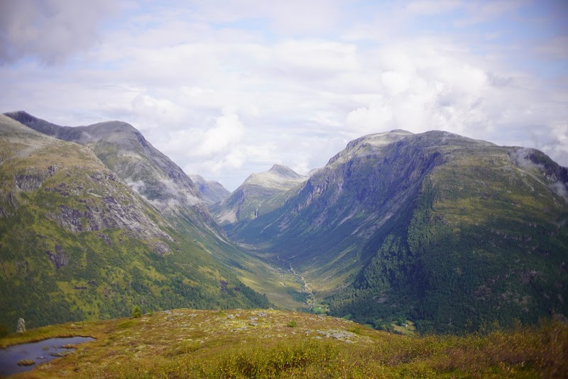 Naeroydalen Valley Hike