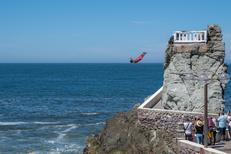 Cliff Divers of El Mirador