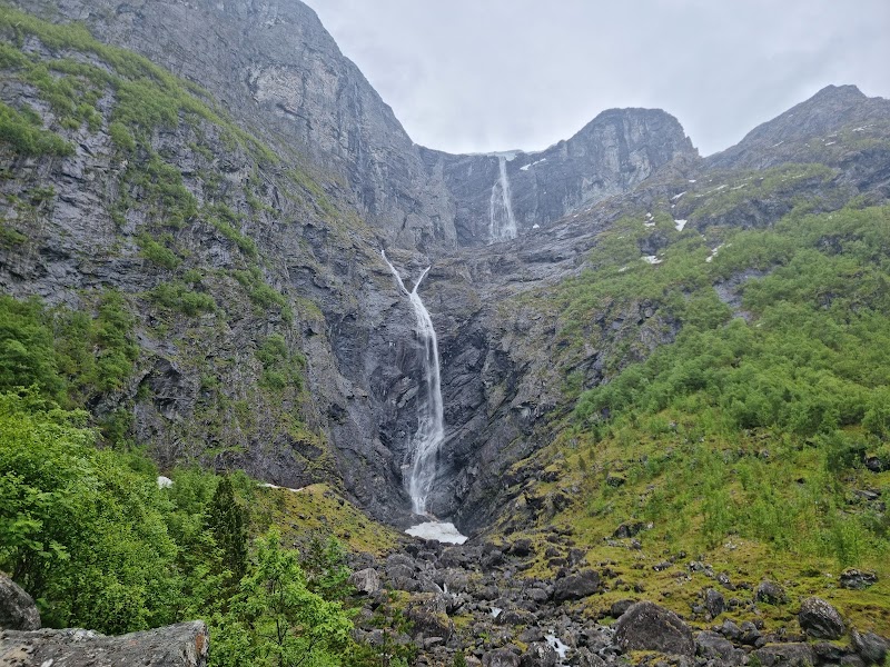 Hike to Litldalsåa Waterfall