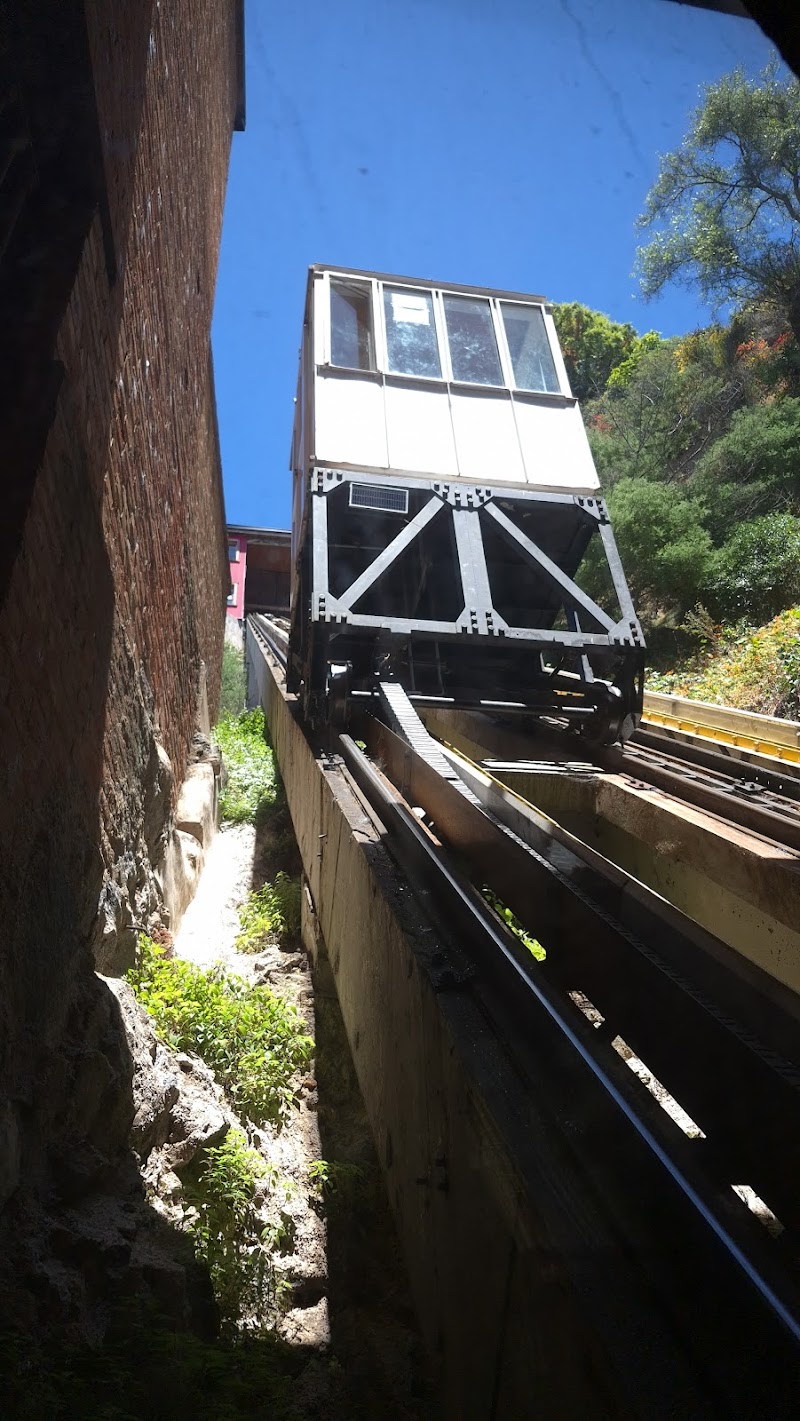 Valparaíso Funiculars & Hills
