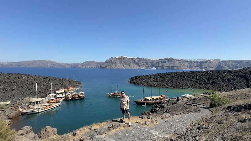 Boat Tour to Nea Kameni Volcano