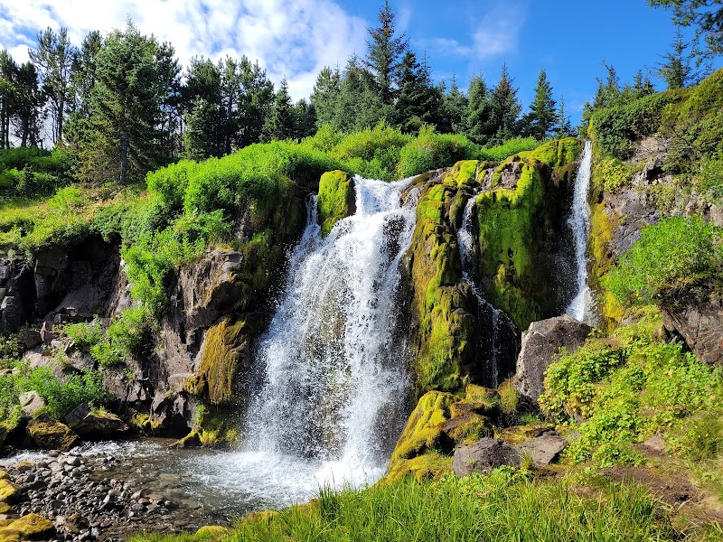 Kaldalónsvik Waterfall