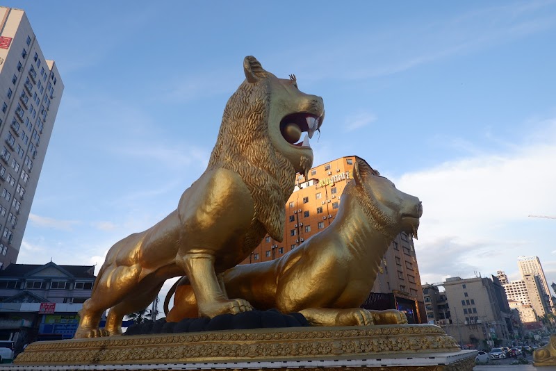 Golden Lion Circle Monument