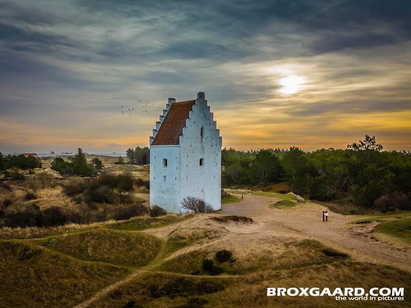 Den Tilsandede Kirke (Buried Church)