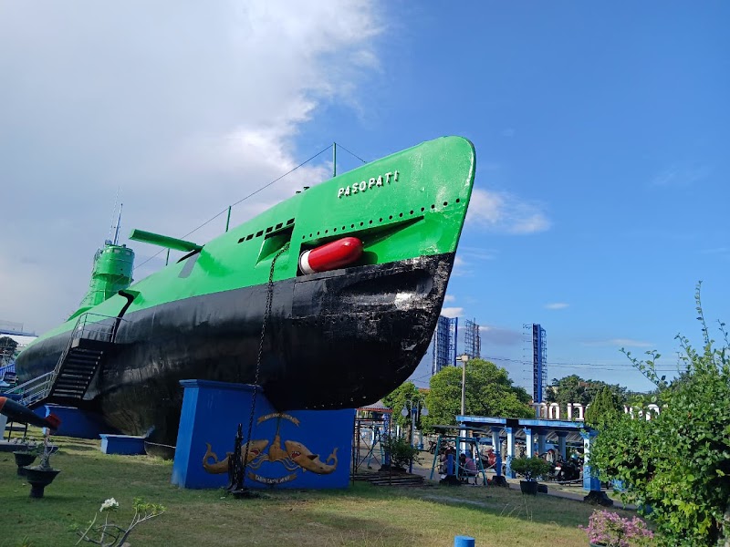 Submarine Monument (Monkasel)