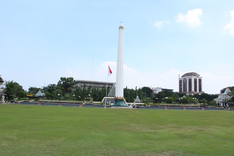 Heroes Monument (Tugu Pahlawan)