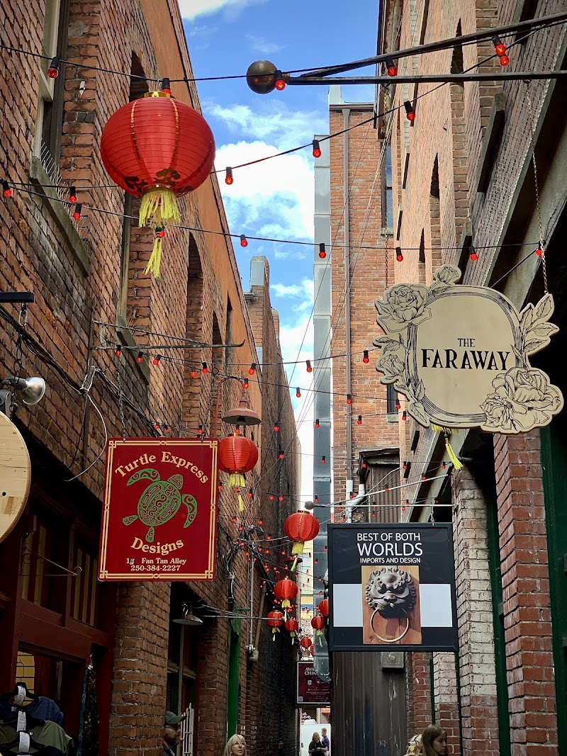 Chinatown Gate & Fan Tan Alley